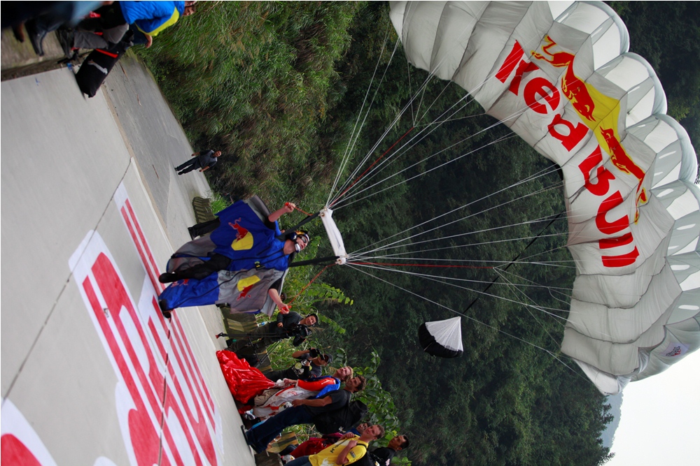 Tianmen Mountain Grand Prix Wingsuit Race／張家界／中國／旅