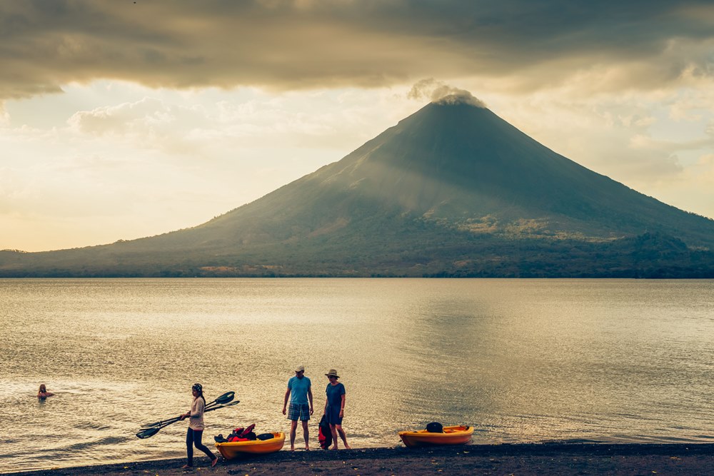 縱馬尼加拉瓜，馳騁湖中火山島