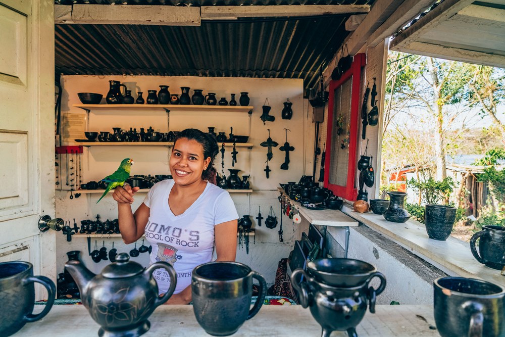 尋訪尼國工藝，手燒黑陶傳承古文明