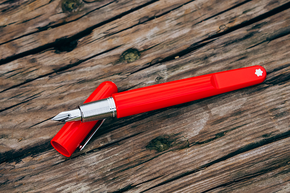 Pen 萬寶龍 M 系列 Red 特別款鋼筆想看更多買物報導請關注大人的美好時光／旅人誌