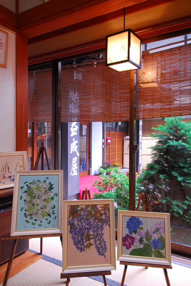 草津懷舊旅館「益成屋」內展示的押花作品