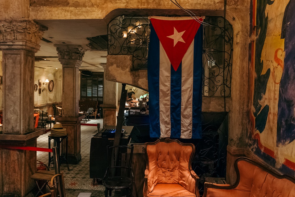 Havana Socia／曼谷／古巴懷舊風／酒吧／老沙發／古巴旗幟