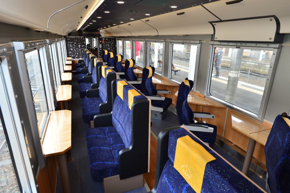 車廂內部／HIGH RAIL 1375／愉快列車／觀光列車／JR 東日本／日本