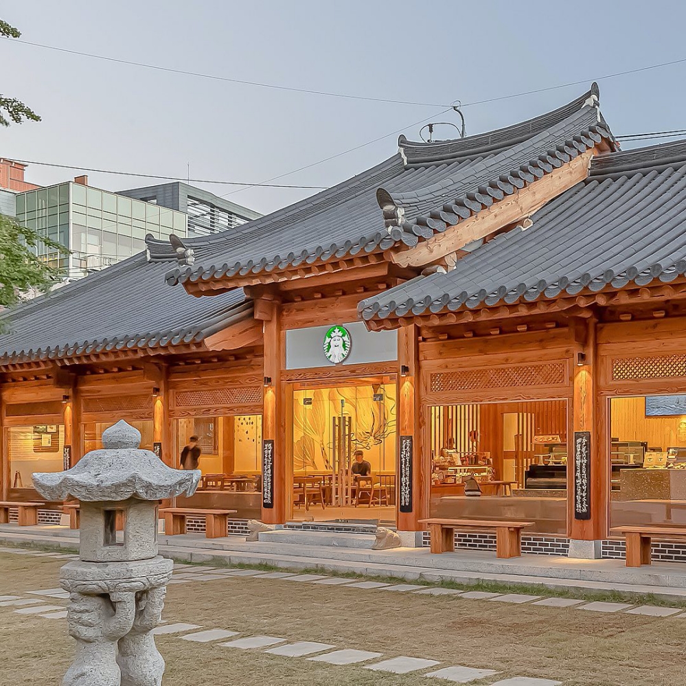 在百年歷史的韓屋也能喝杯咖啡！韓國大邱星巴克結合傳統建築與音響品牌，在古色古香的建築裡享受美好的音樂饗宴