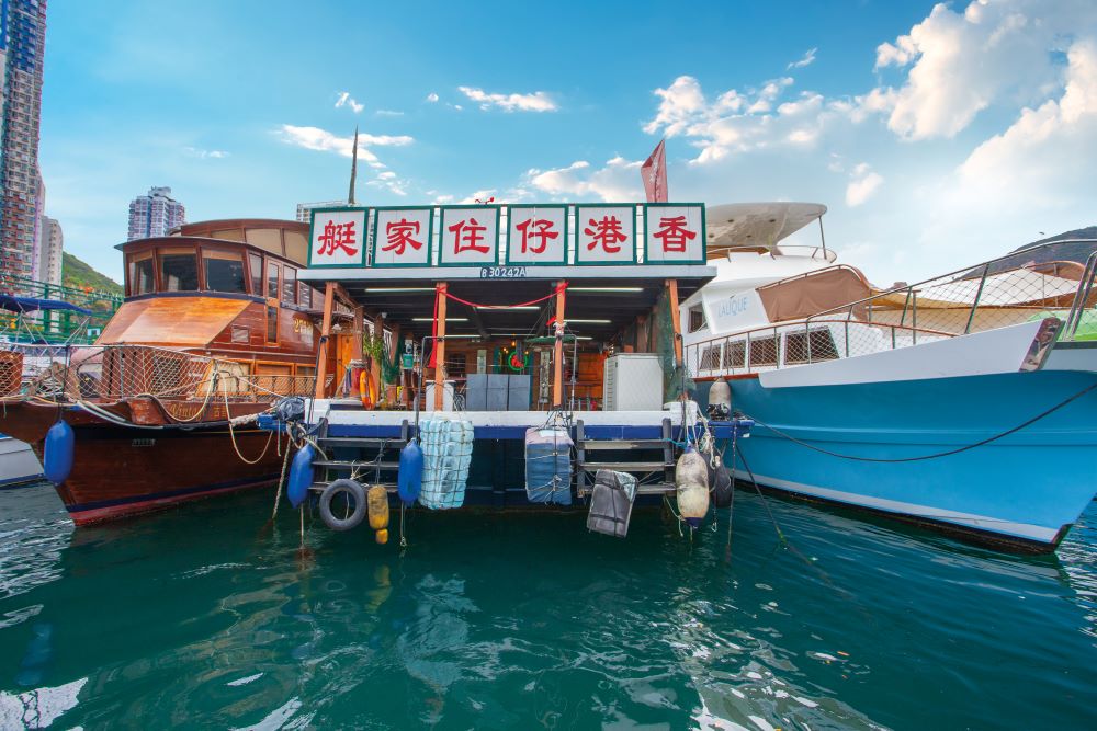 「香港仔住家艇」重溫避風塘水上繁華，搭乘舢舨船品嘗碩果僅存的粉艇之一「流記香港仔艇仔粉」！