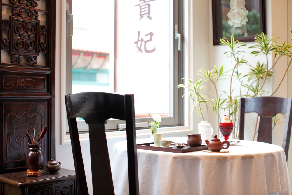 日本「楊貴妃 Boutique & Café Chinois」結合時尚與飲食的東洋咖啡廳，華美衣飾和精緻茶點交織成獨特的古典美學！