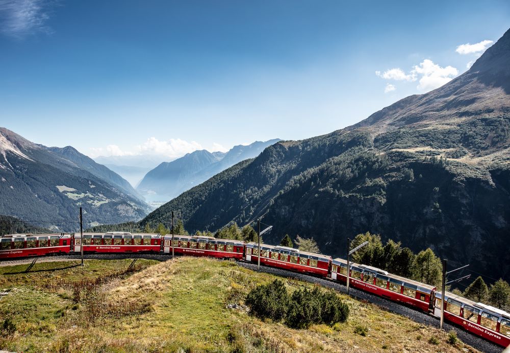 列車／阿爾卑斯山脈／瑞士