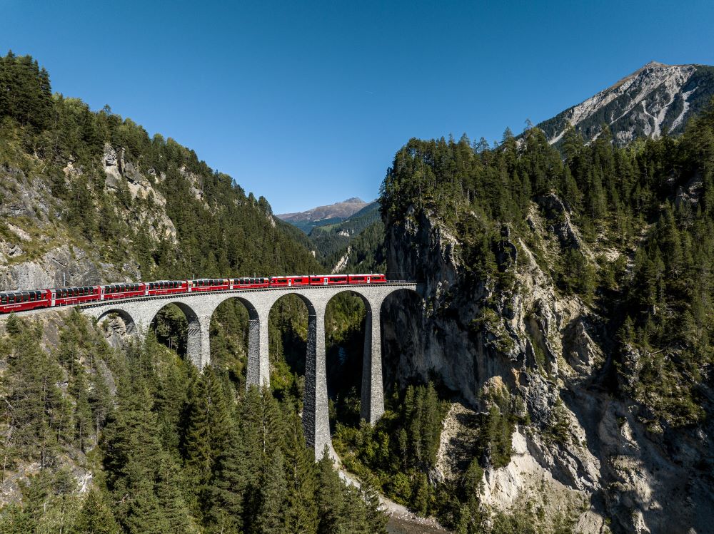 列車／蘭德瓦薩高架橋／阿爾卑斯山脈／瑞士