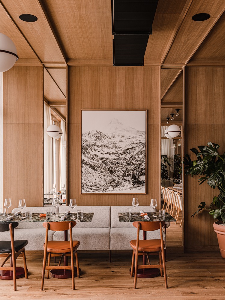 餐廳／內部空間／The cōmodo／飯店／阿爾卑斯山／奧地利