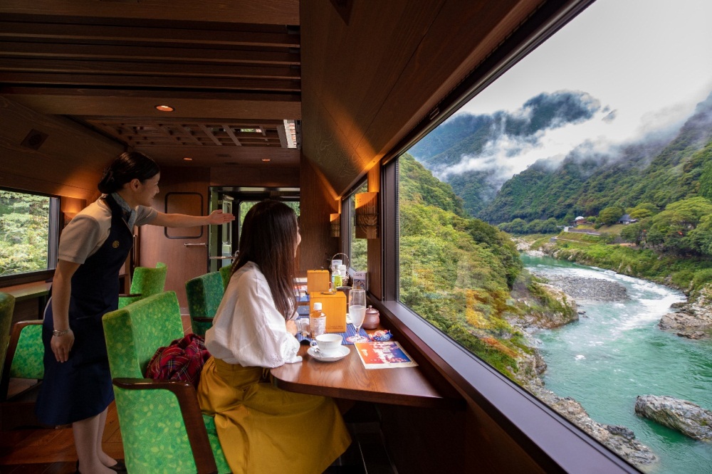 璀璨千年，乘載日本歷史的輕奢華列車，傾聽四國大地吟唱物語
