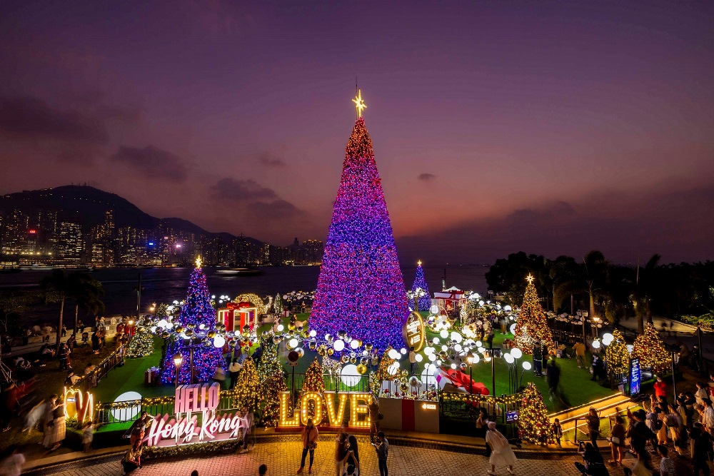 2023香港聖誕節必玩！西九文化區再現海濱巨型聖誕樹、首設全新冬日維港水上煙火