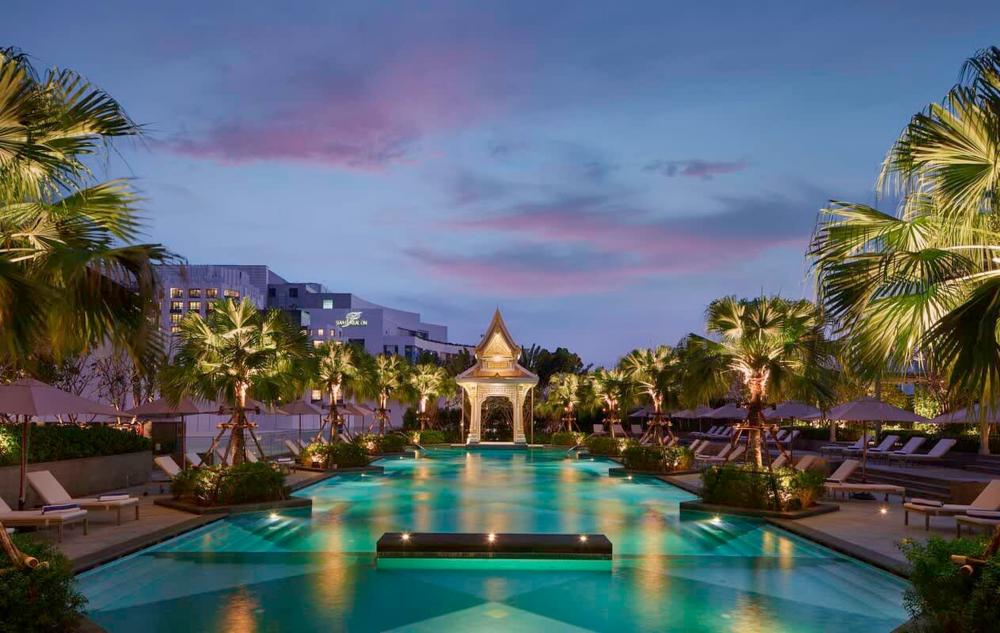 泰國曼谷/潑水節/飯店/察殿曼谷大飯店/40公尺長的泳池