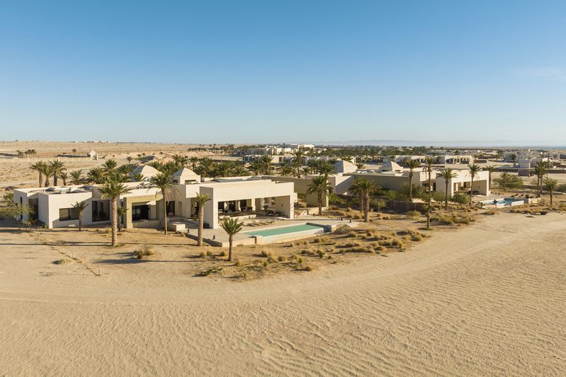 《沙丘》影迷必住的5間沉浸式沙漠旅宿！電影拍攝地飯店、地球上最乾燥的地方、世界最大石膏沙丘場，在沙漠中迎接繁星夜空