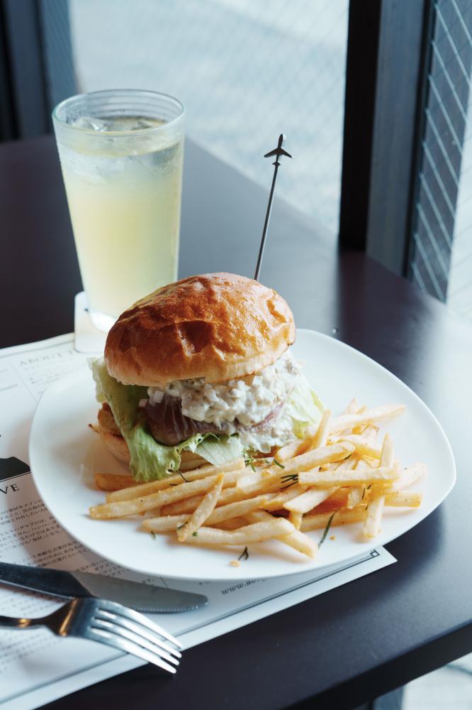 料理／內部空間／Doug's Burger 宮古島本店／餐廳／沖繩／日本