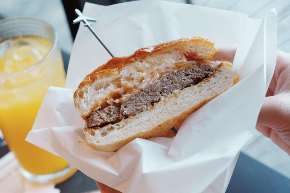 料理／內部空間／Doug's Burger 宮古島本店／餐廳／沖繩／日本