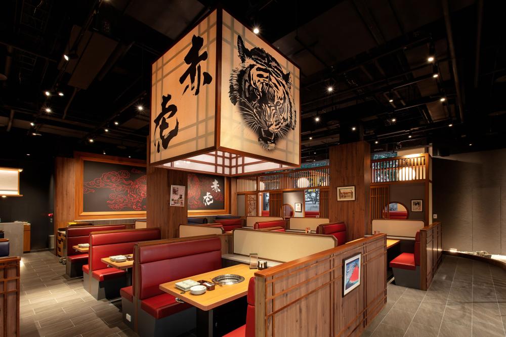 「赤虎燒肉」新莊店餐廳內部空間。