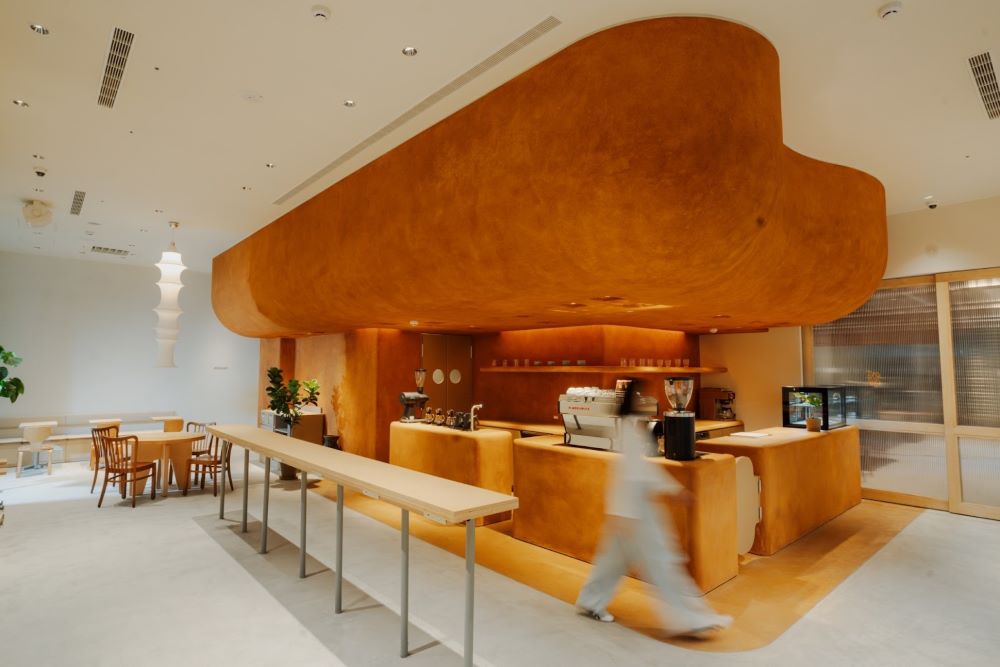 日本知名精品咖啡品牌 ONIBUS COFFEE 再次拓展版圖,於台中草悟道旁忠泰老佛爺 1 樓開設