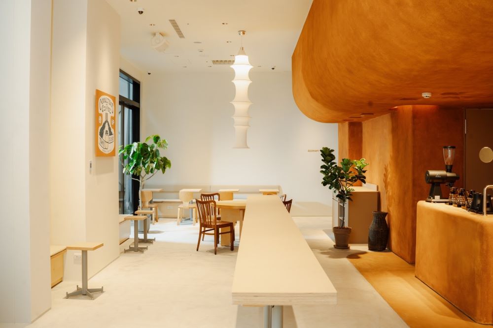 日本知名精品咖啡品牌 ONIBUS COFFEE 再次拓展版圖,於台中草悟道旁忠泰老佛爺 1 樓開設
