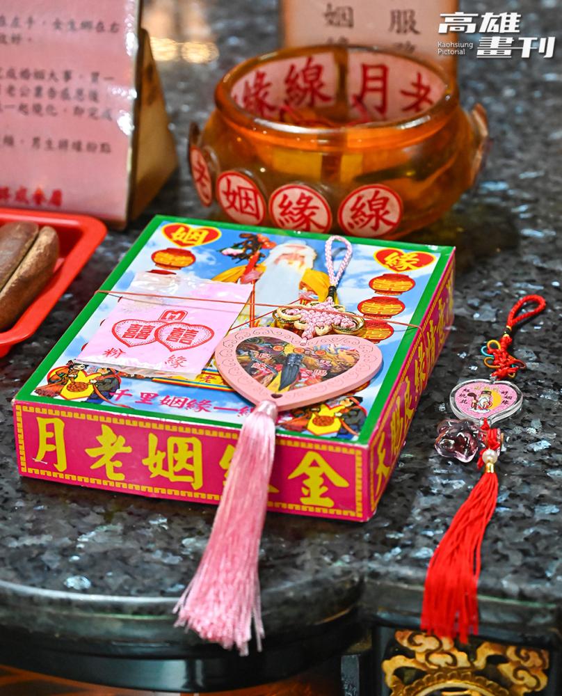 想快點脫單或是尋求好的緣份,不妨趁著中秋佳節來祈求月老幫幫忙!(攝影/Carter)