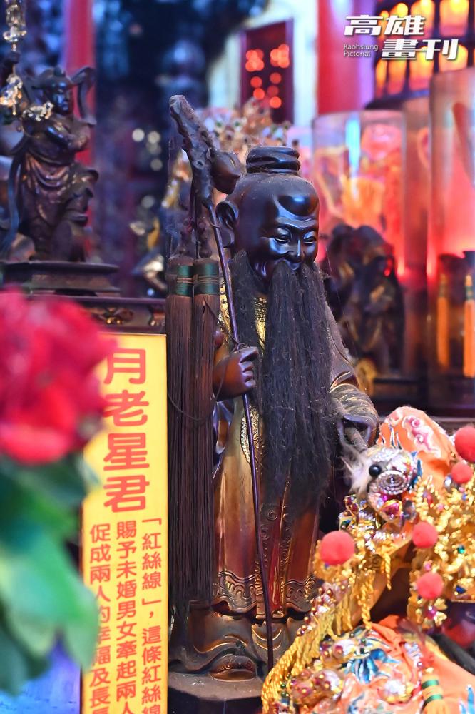 農曆8月15日除了是中秋節也是月老星君誕辰,是傳說中最適合求好緣份的時刻。(攝影/Carter)