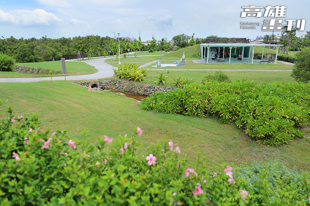 林園海洋濕地公園擁有豐富的生態景觀與寬闊草地,成為林園最迷人的自然秘境。(下:攝影/Carter)
