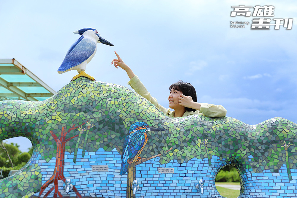 《生態禮讚》裝置藝術結合洗手檯功能,生動呈現濕地生物,為公園增添趣味亮點。(攝影/Carter)