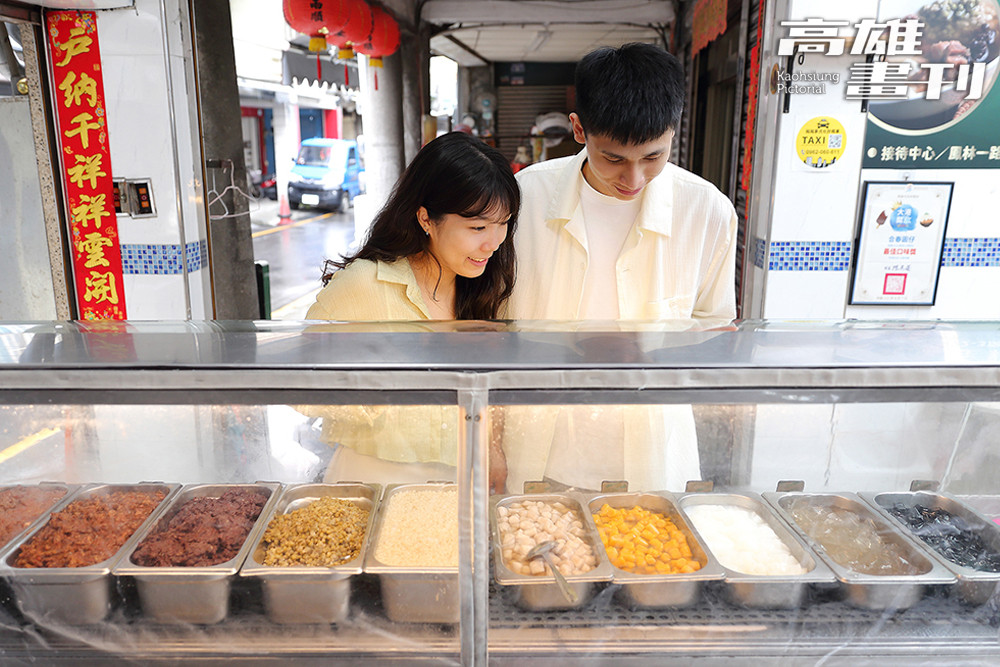 從圓仔到紅豆、綠豆、芋圓和仙草,合春的冰品配料全為店家手工自製。(攝影/Carter)