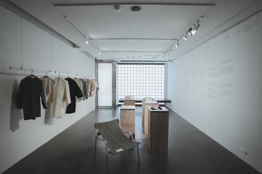 台北樹火紀念紙博物館30週年「歸根-樹火參拾,回自根源」特展場景。