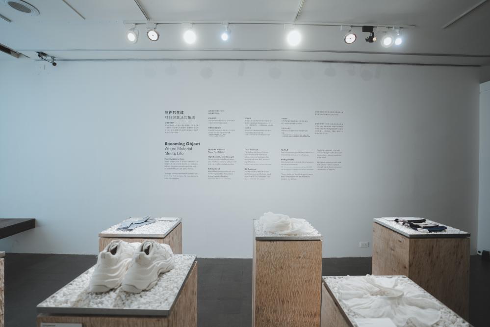 台北樹火紀念紙博物館30週年「歸根-樹火參拾,回自根源」特展場景。