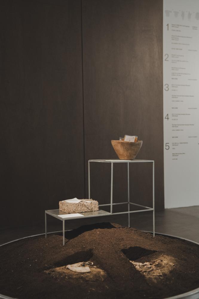 台北樹火紀念紙博物館30週年「歸根-樹火參拾,回自根源」特展場景。