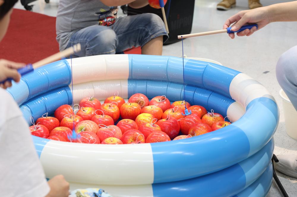 家樂福「蘋安祈福祭」活動場景。
