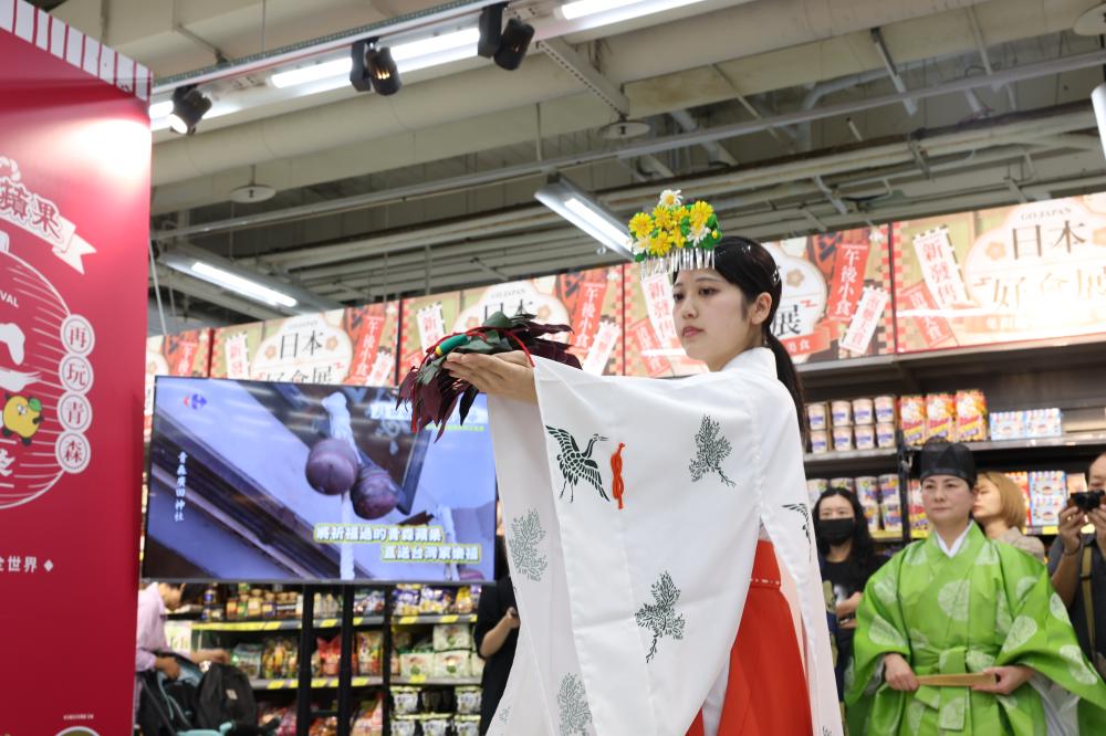 家樂福「蘋安祈福祭」活動場景。