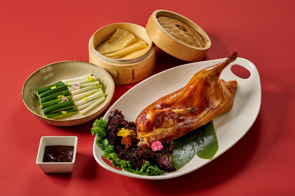 瀚寓酒店「臻味之旅 烤鴨饗宴」住房專案紅樓片皮鴨。