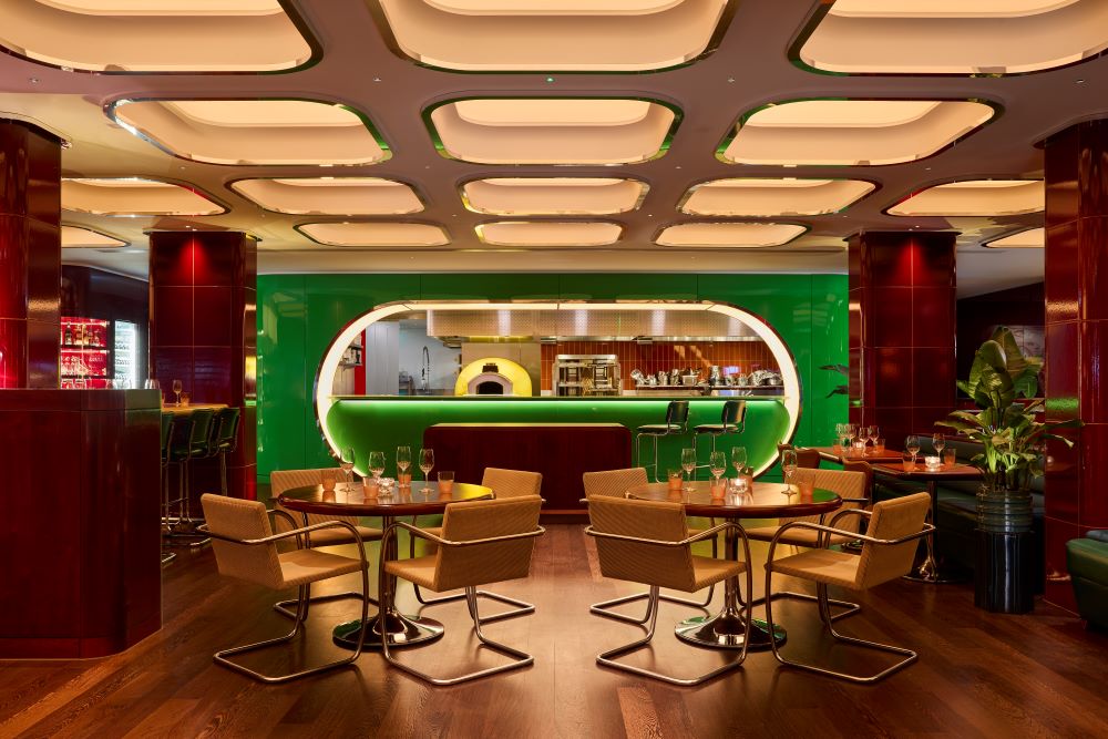 倫敦全新概念餐廳 TOWN 內部空間。