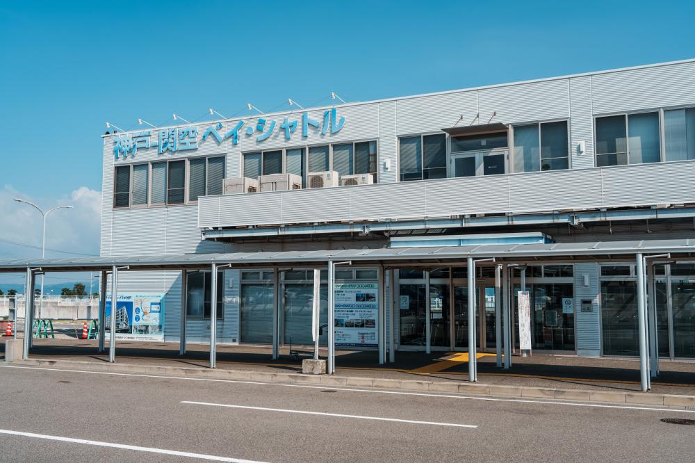 神戶機場海上高速船大廳風景。