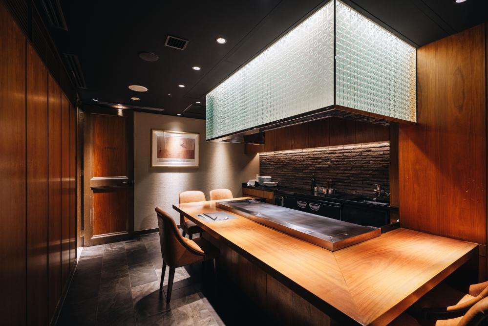 神戶三宮新餐廳「Kobe Plaisir」內部空間。