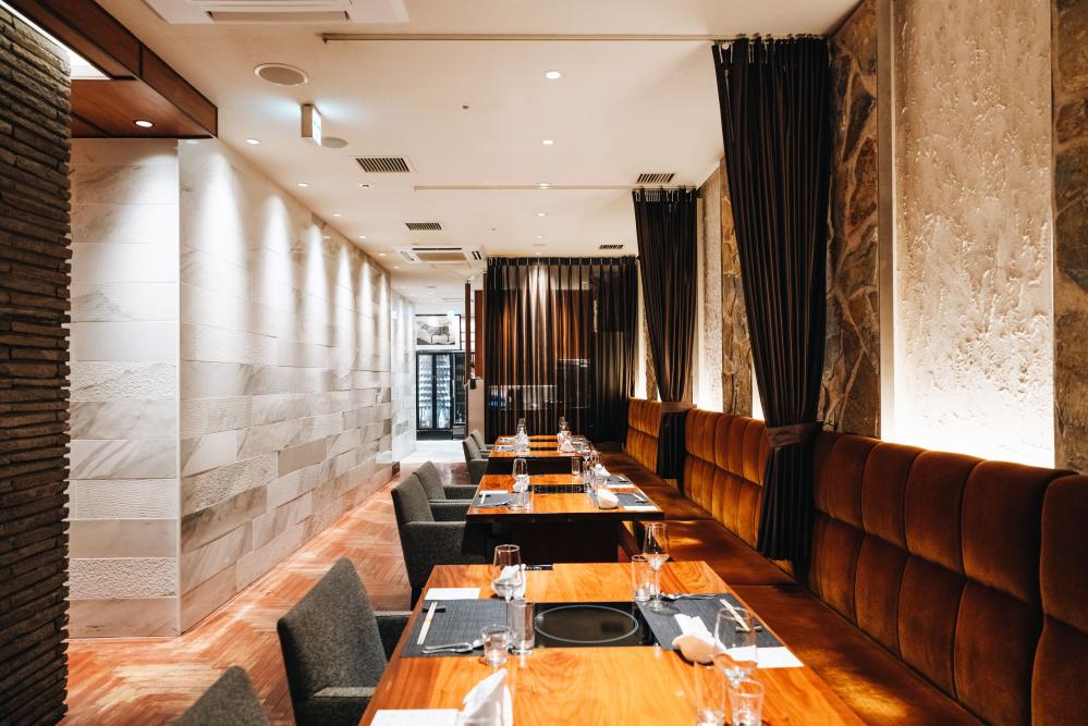 神戶三宮新餐廳「Kobe Plaisir」內部空間。