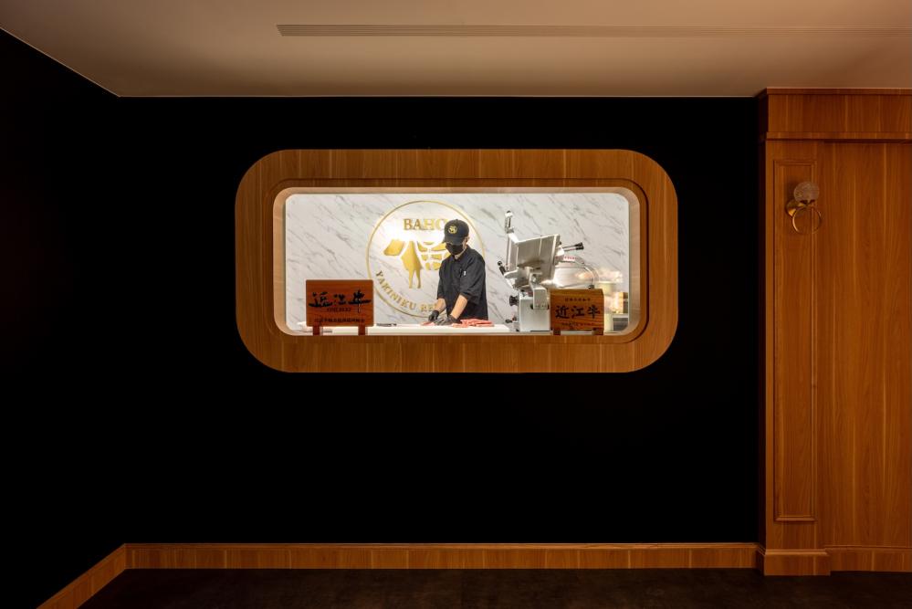 「八和和牛燒肉專門店 台中店」內部空間。