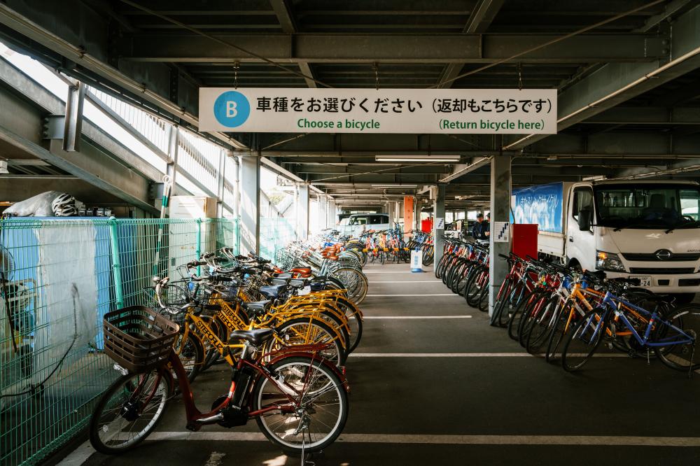 日本尾道市島波海道單車尾道租車站風景。