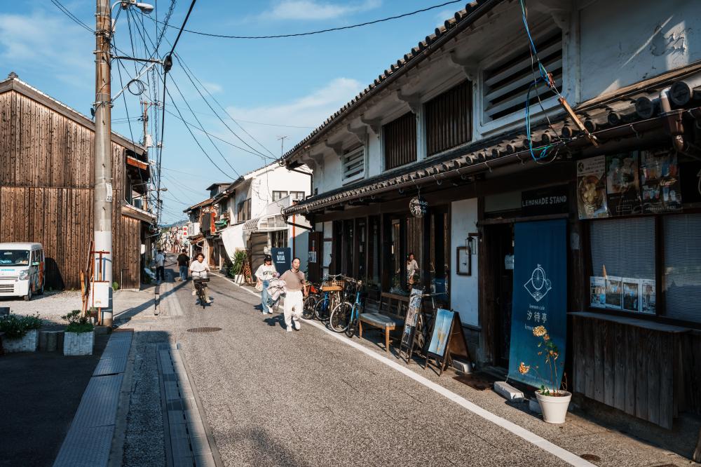 日本生口島商店街風景。