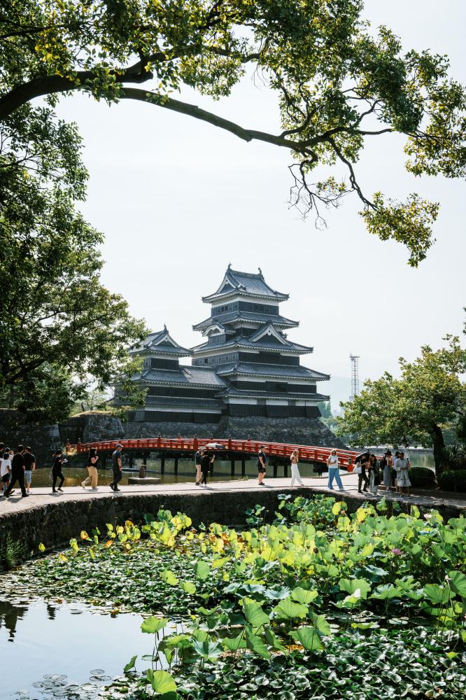 日本長野縣松本城風景。