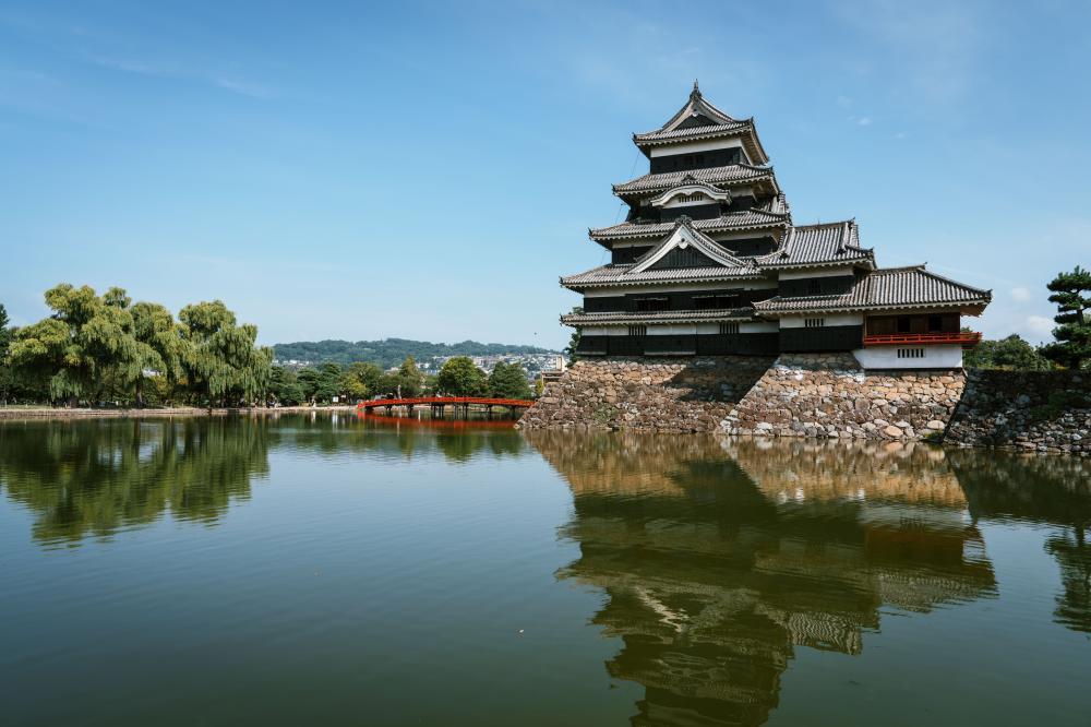 日本長野縣松本城風景。