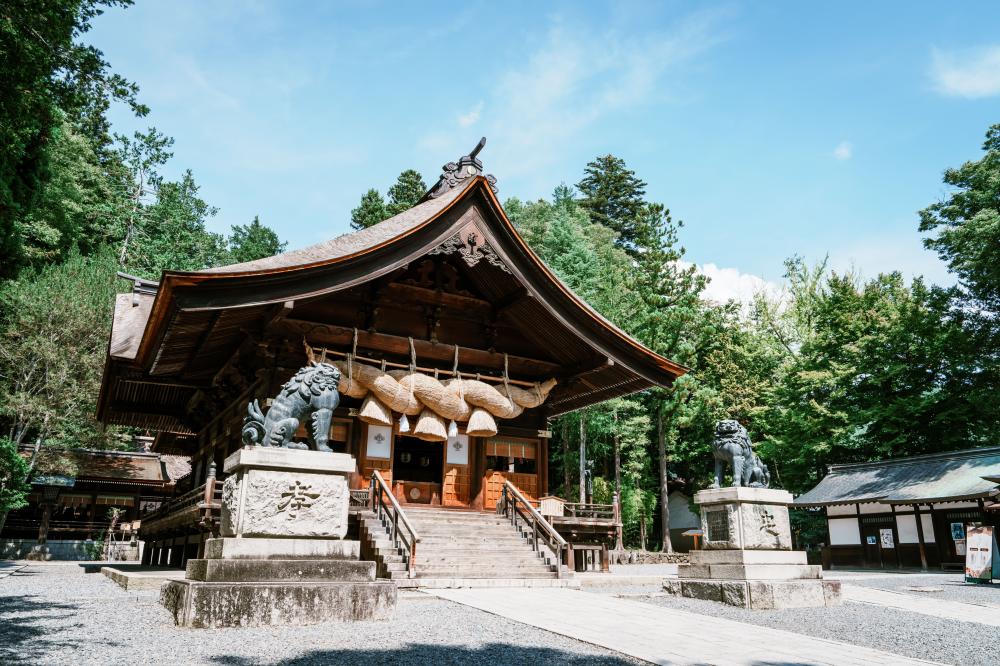 日本長野縣諏訪大社風景。