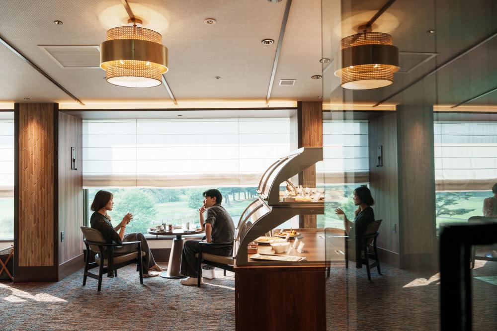 輕井澤皇家王子大飯店餐廳空間。