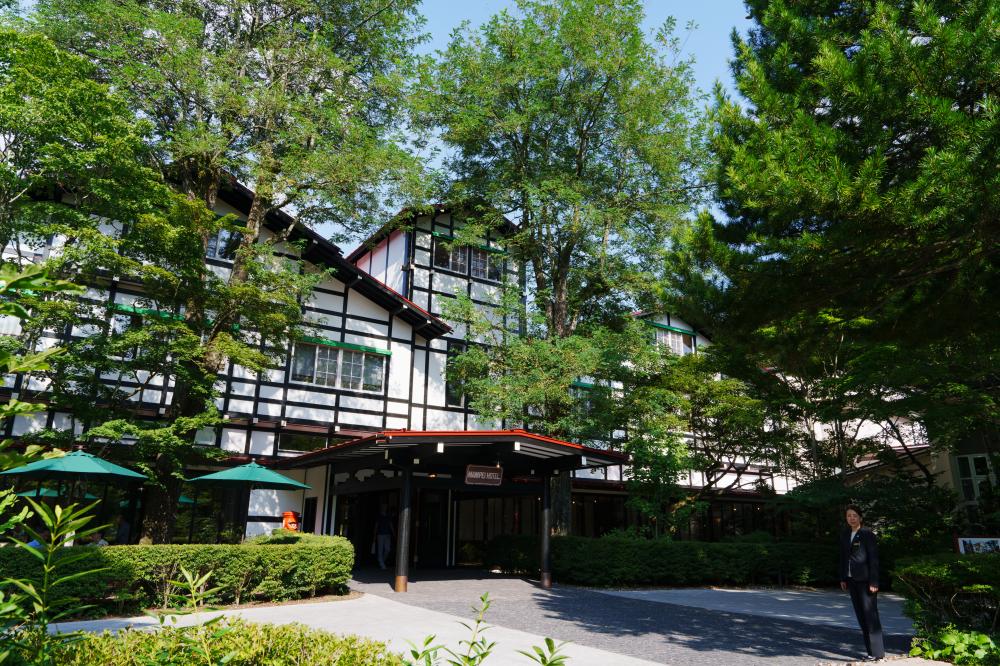 輕井澤首座外賓旅館萬平飯店外觀。