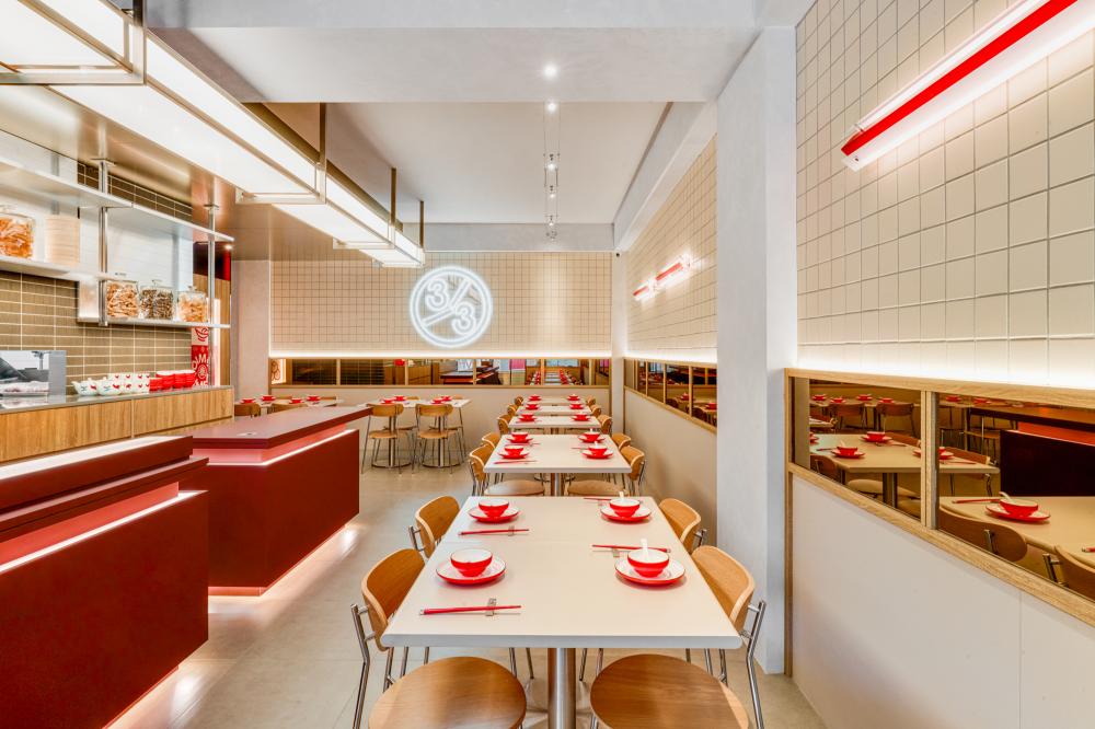 台北道地港點專門店「三點三 DIM SUM TIME」內部空間。