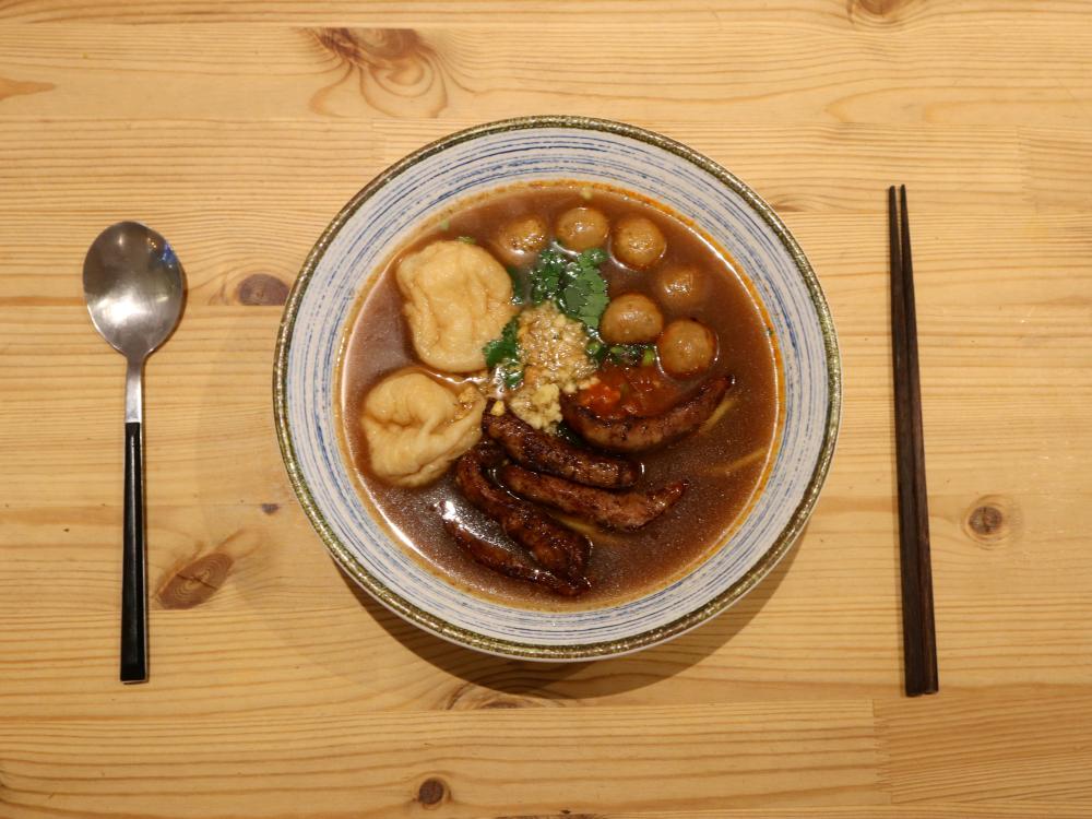 香港名店何車車仔麵料理。