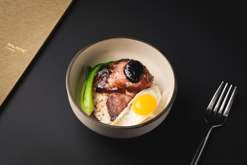 星宇航空桃園機場貴賓室引進米其林星級餐飲料理。