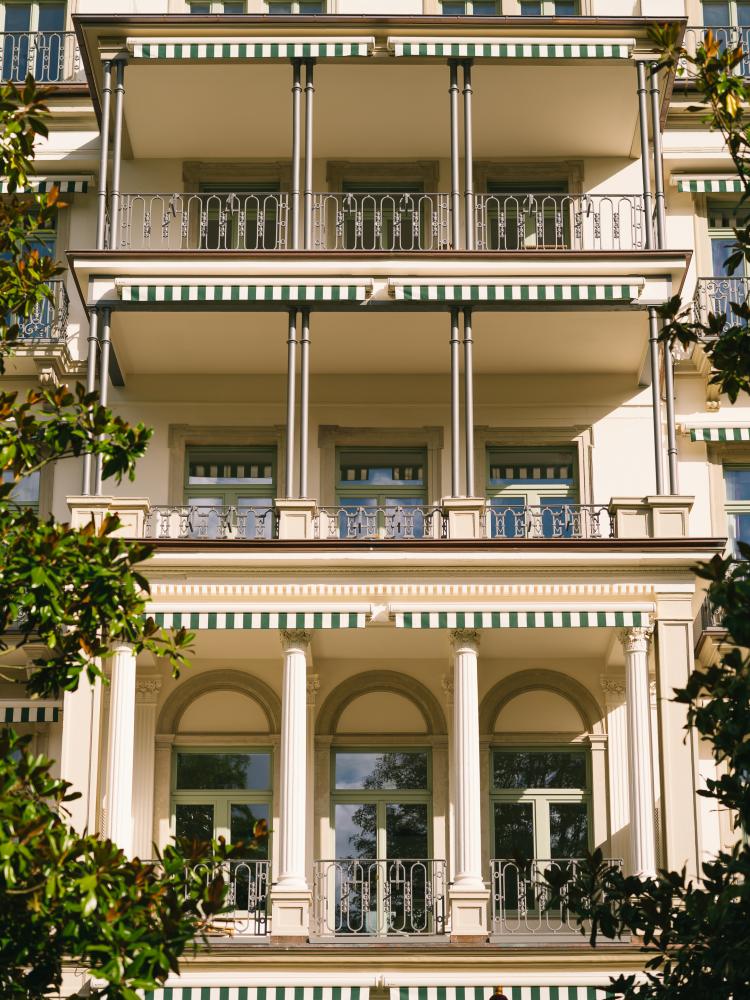 德國「布萊納公園 Spa 飯店」翻新後建築外觀。