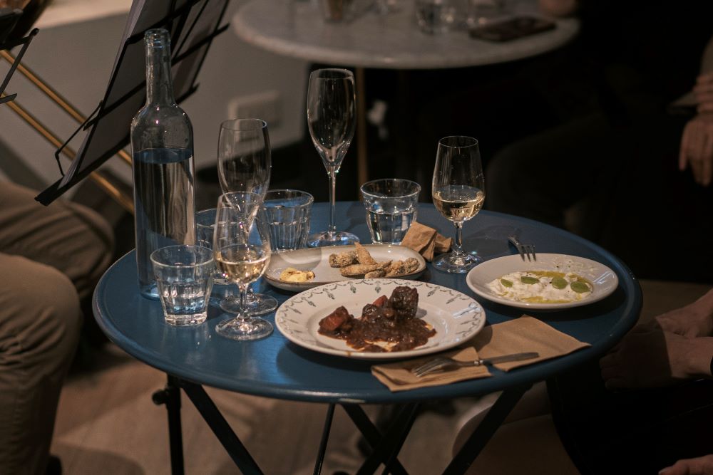 台北爵士酒吧 PURE WINE Cave 內部空間。